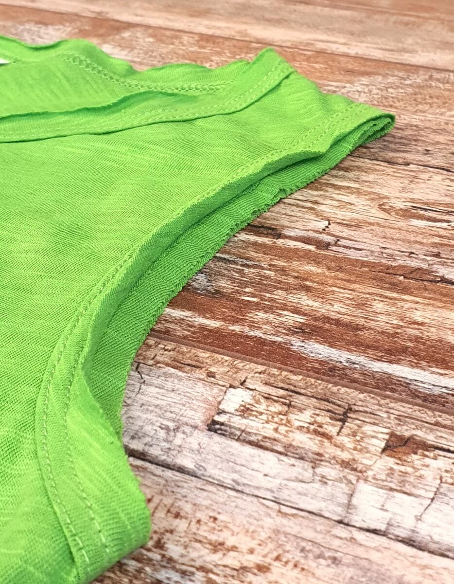 Canotta bambino in cotone fiammato dettaglio manica