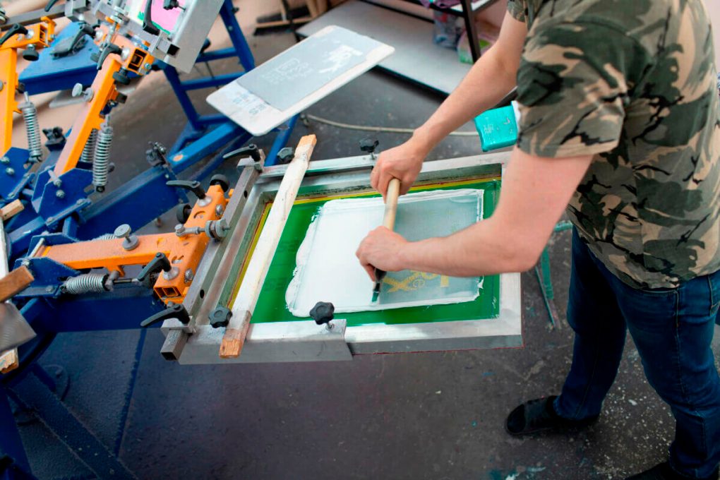 Stampa in serigrafia su magliette personalizzate