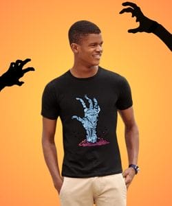 Maglietta uomo nera a maniche corte con mano zombie